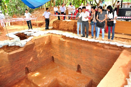 Toàn[-]cảnh[-]khu[-]chân[-]tháp[-]Chăm[-]vừa[-]được[-]khai[-]quật